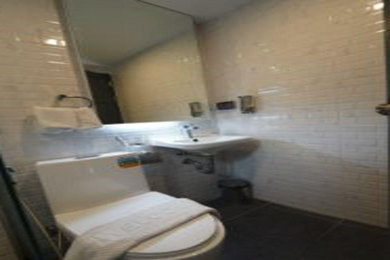 Roomquest Sukhumvit36 Bts Thonglor Bangkok Dış mekan fotoğraf